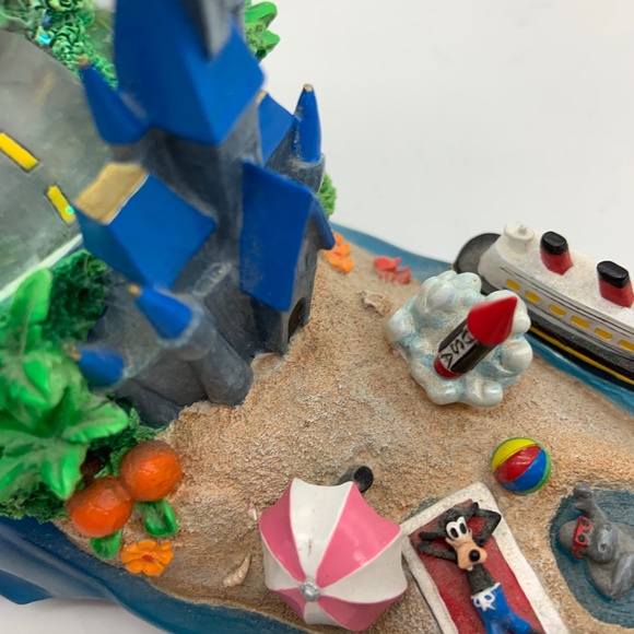RARE Disney Mickey & Minnie 'Good Old Summertime' Musical Snowglobe' - Picture 10 of 17